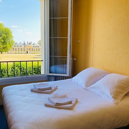 Hotel De La Poste Фалез Экстерьер фото